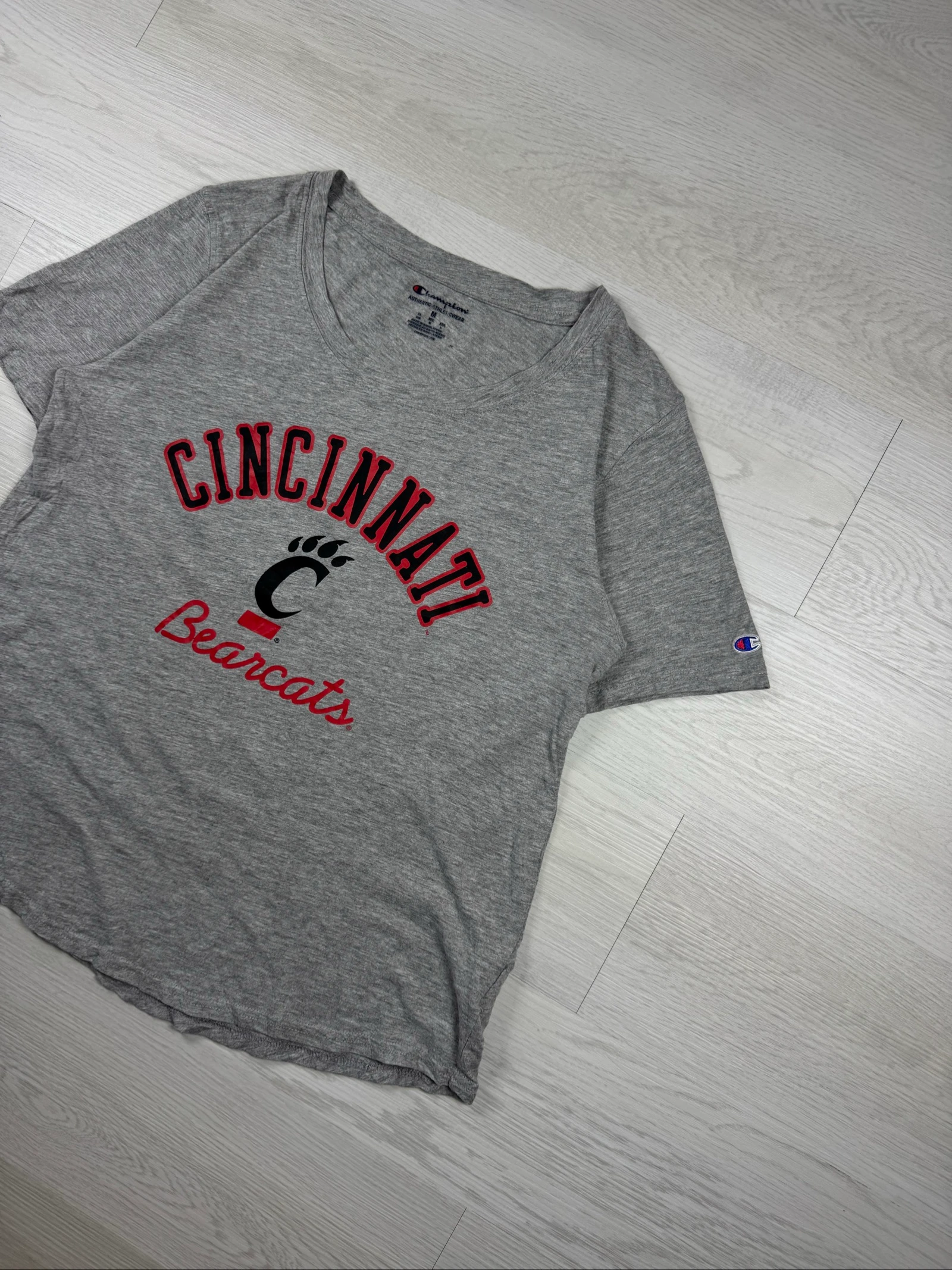 Champion Cincinnati Bearcats NCAA T-Shirt Grey Logo Embroidered Sleeve Size M – photo 3
